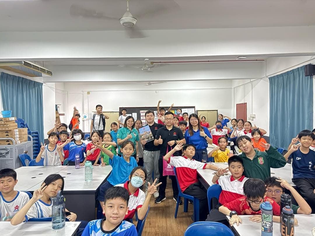 A group photo from the workshop at SJK (C) Desa Jaya 2.